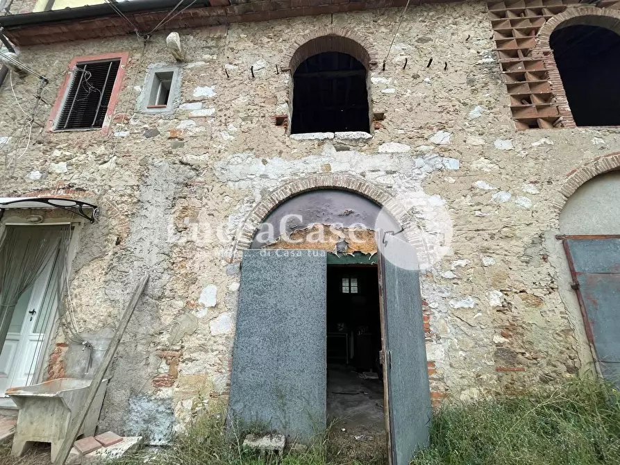 Immagine 1 di Rustico / casale in vendita  a Lucca