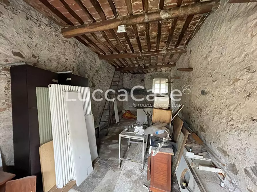 Immagine 5 di Rustico / casale in vendita  a Lucca