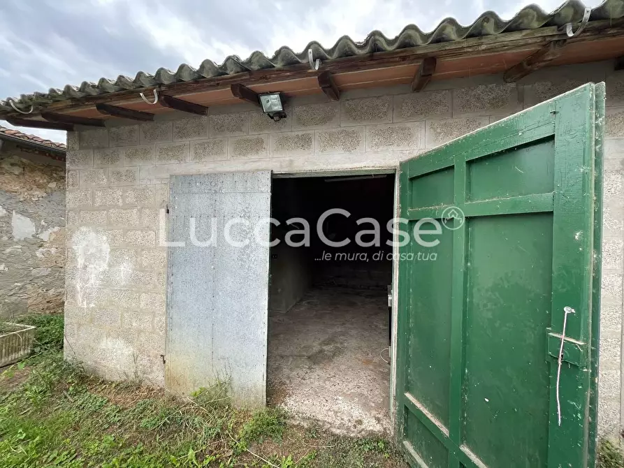 Immagine 7 di Rustico / casale in vendita  a Lucca