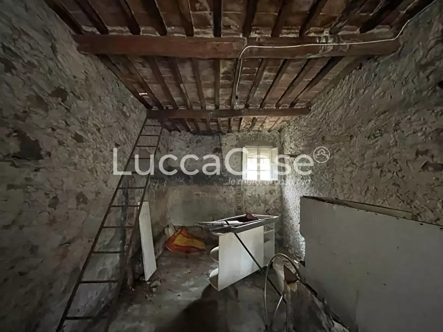 Immagine 6 di Rustico / casale in vendita  a Lucca