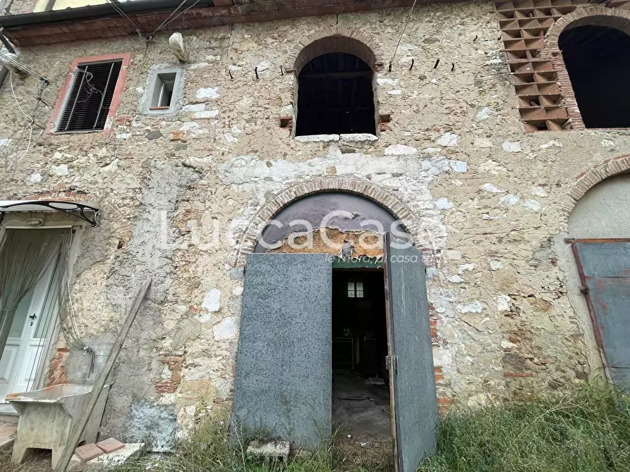 Immagine 1 di Rustico / casale in vendita  a Lucca