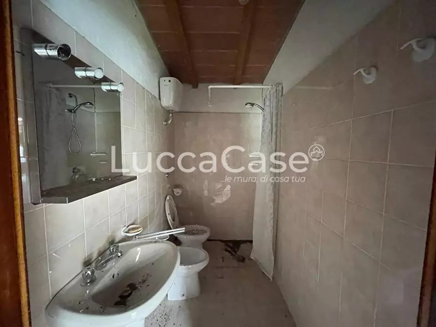 Immagine 12 di Rustico / casale in vendita  a Lucca