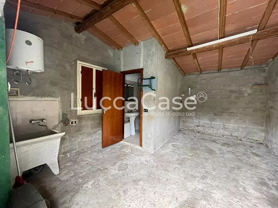 Immagine 10 di Rustico / casale in vendita  a Lucca