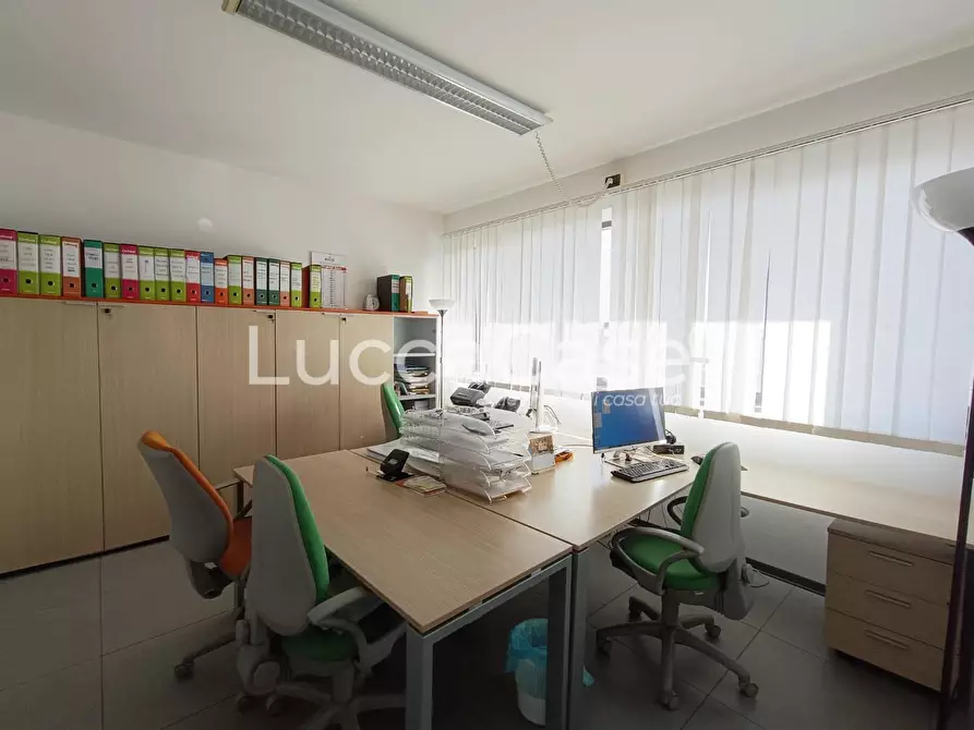Immagine 7 di Ufficio in vendita  a Lucca