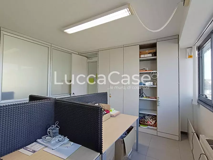 Immagine 8 di Ufficio in vendita  a Lucca