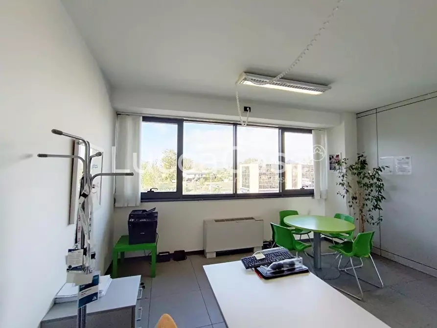 Immagine 5 di Ufficio in vendita  a Lucca