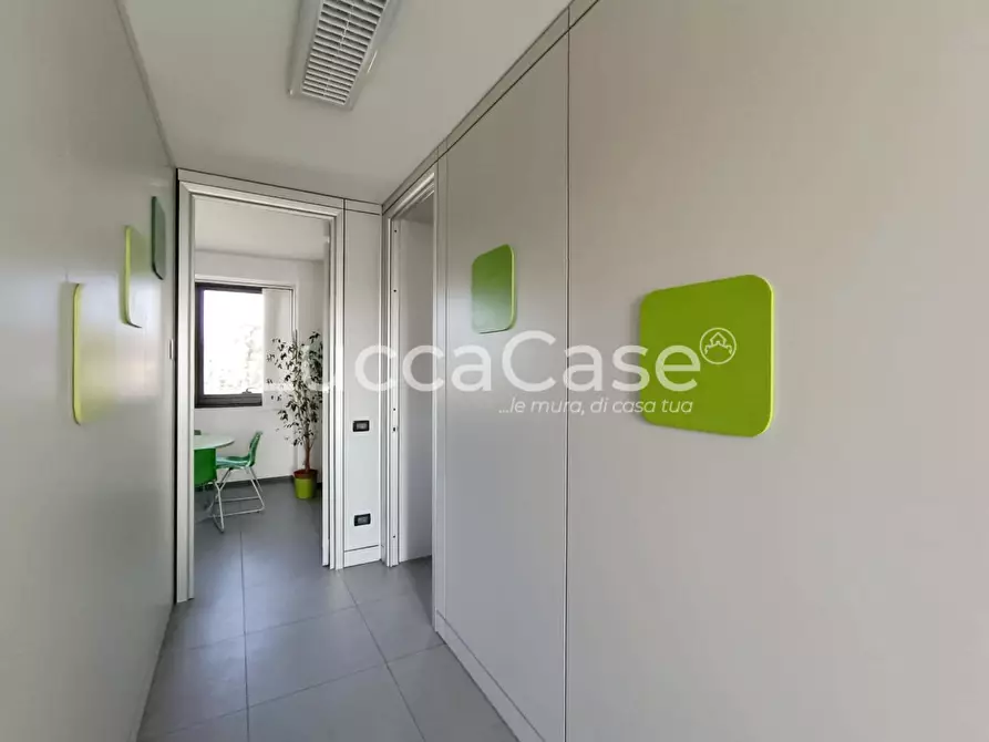 Immagine 3 di Ufficio in vendita  a Lucca