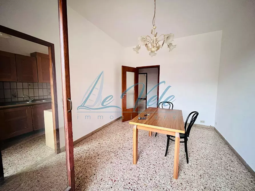 Immagine 2 di Appartamento in vendita  a Massa