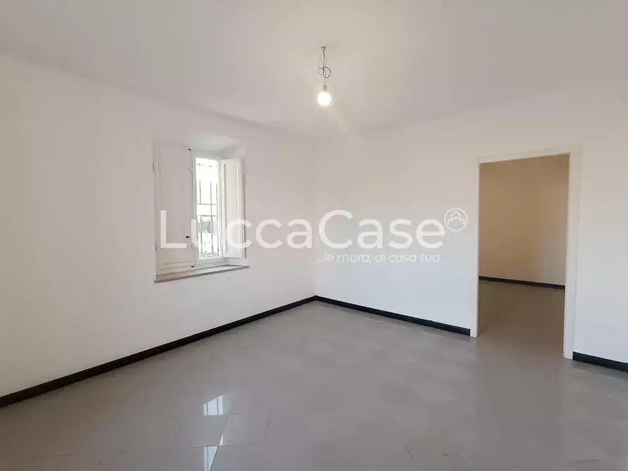 Immagine 2 di Ufficio in affitto  a Lucca