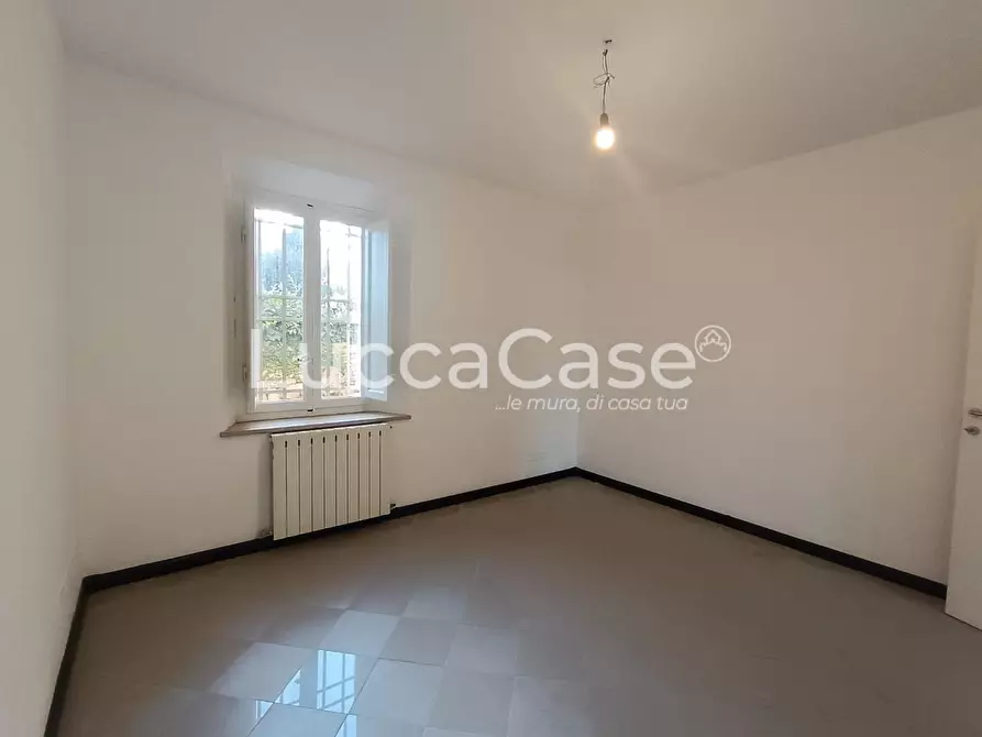 Immagine 7 di Ufficio in affitto  a Lucca