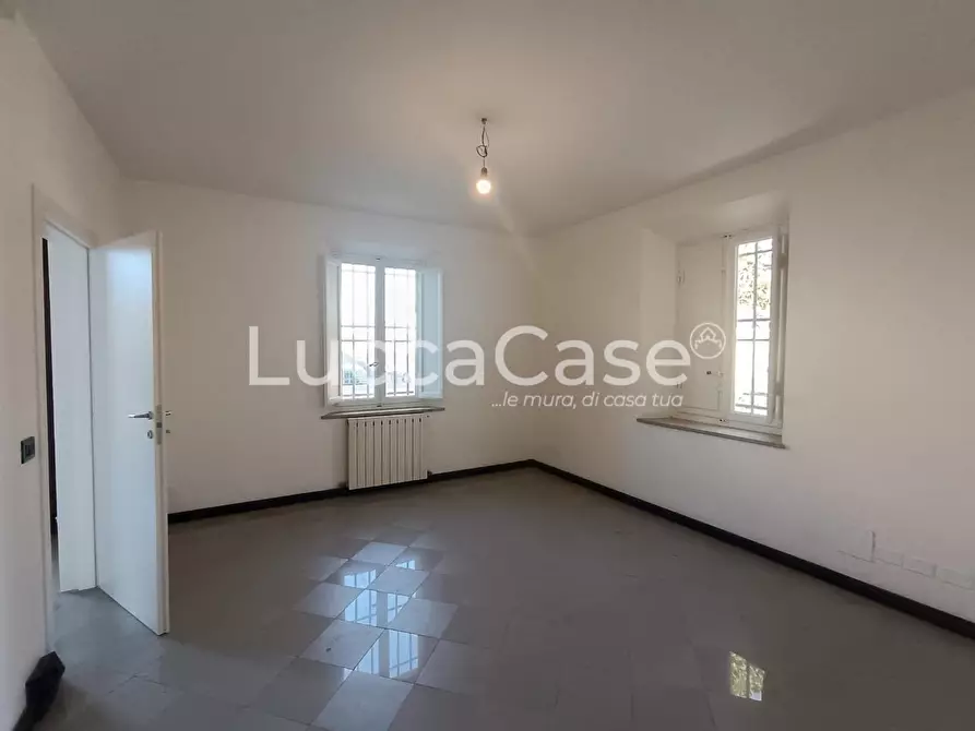 Immagine 3 di Ufficio in affitto  a Lucca