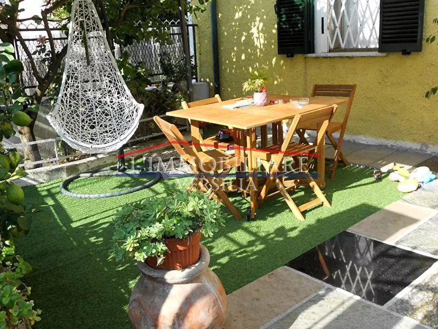 Immagine 2 di Casa indipendente in vendita  a Montignoso