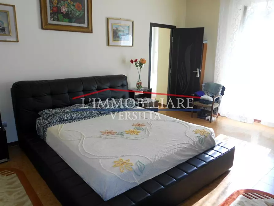 Immagine 21 di Casa indipendente in vendita  a Montignoso