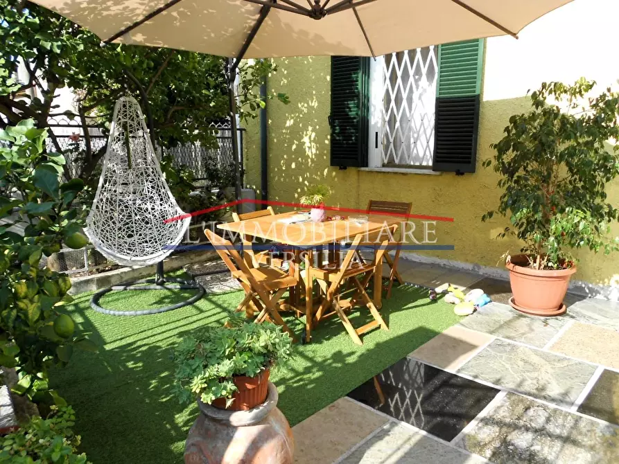 Immagine 1 di Casa indipendente in vendita  a Montignoso