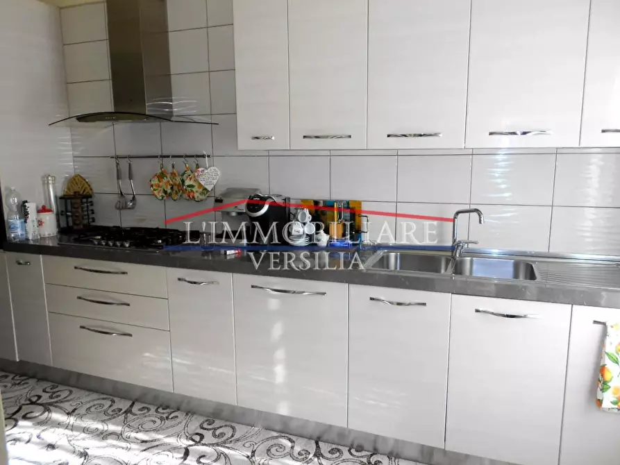 Immagine 10 di Casa indipendente in vendita  a Montignoso