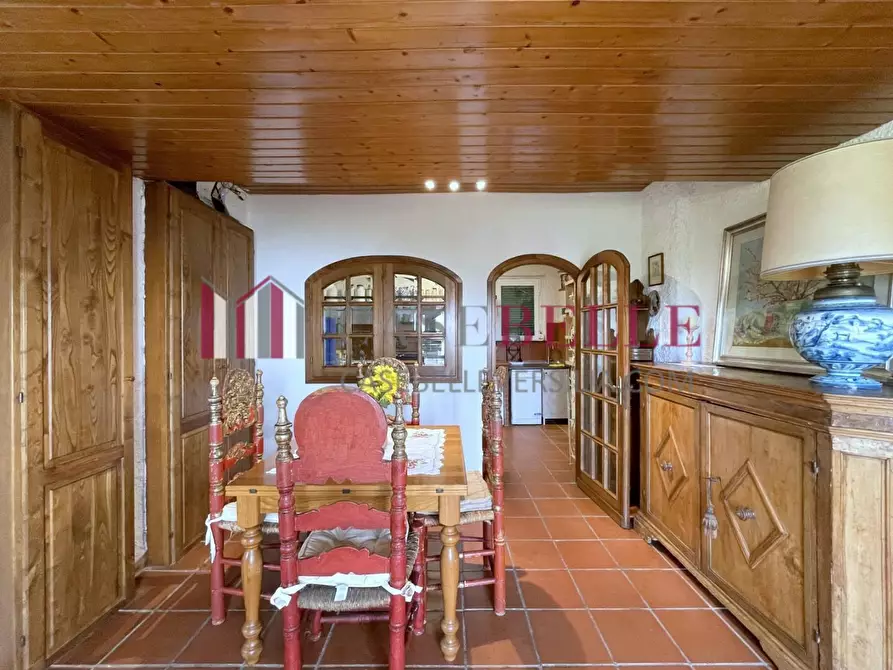 Immagine 4 di Villa in vendita  a Camaiore