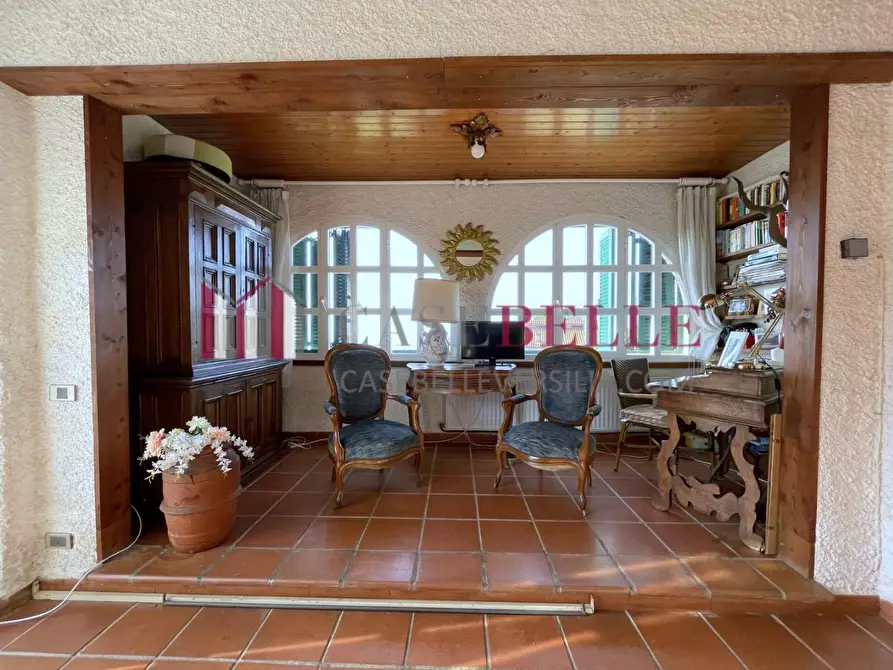 Immagine 11 di Villa in vendita  a Camaiore