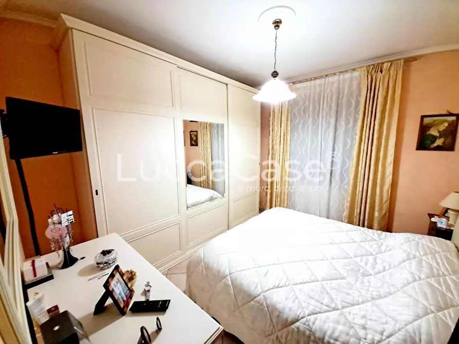 Immagine 9 di Villa in vendita  a Lucca