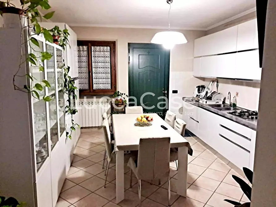 Immagine 6 di Villa in vendita  a Lucca