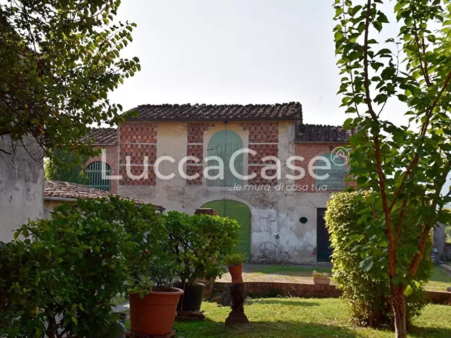 Immagine 18 di Villa in vendita  a Capannori