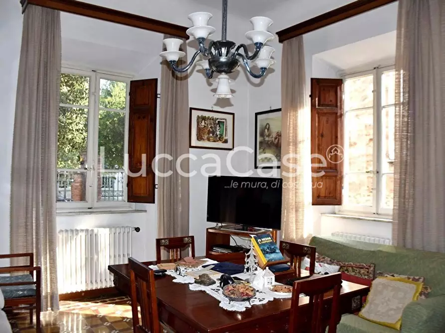 Immagine 3 di Villa in vendita  a Capannori