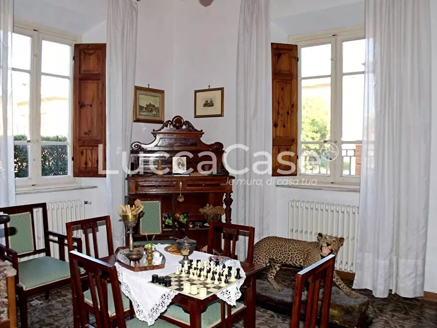 Immagine 5 di Villa in vendita  a Capannori