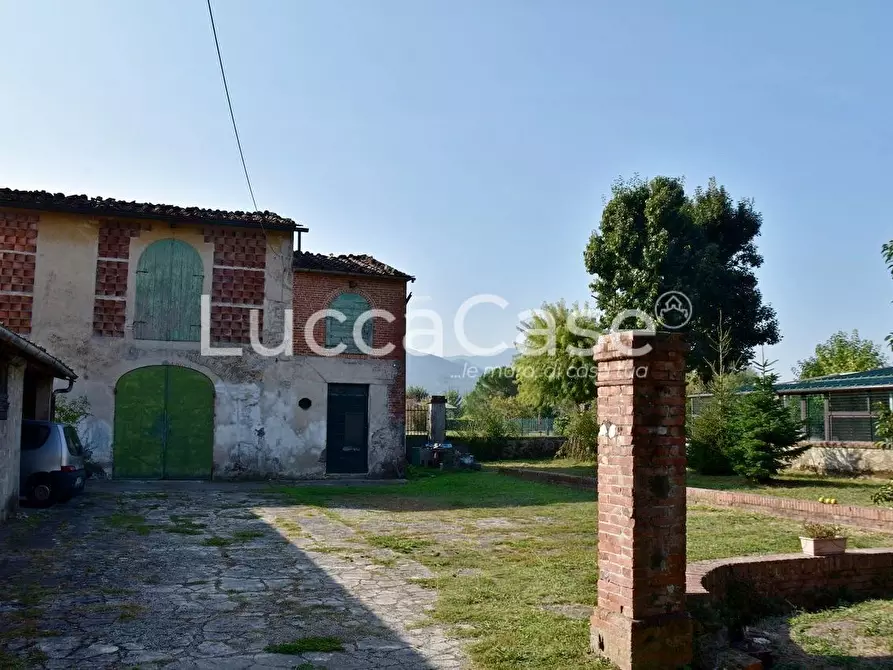 Immagine 15 di Villa in vendita  a Capannori