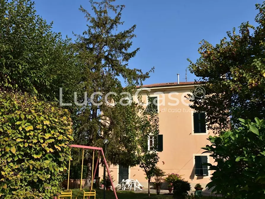 Immagine 20 di Villa in vendita  a Capannori