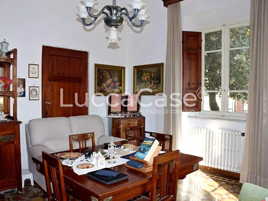 Immagine 4 di Villa in vendita  a Capannori