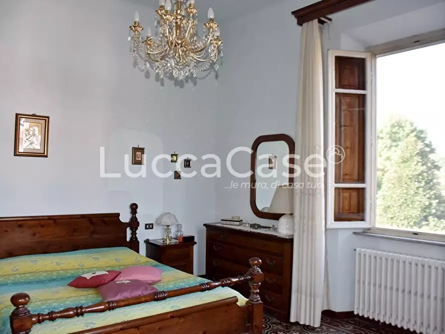 Immagine 11 di Villa in vendita  a Capannori