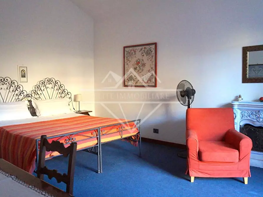 Immagine 14 di Villa in vendita  a Carrara