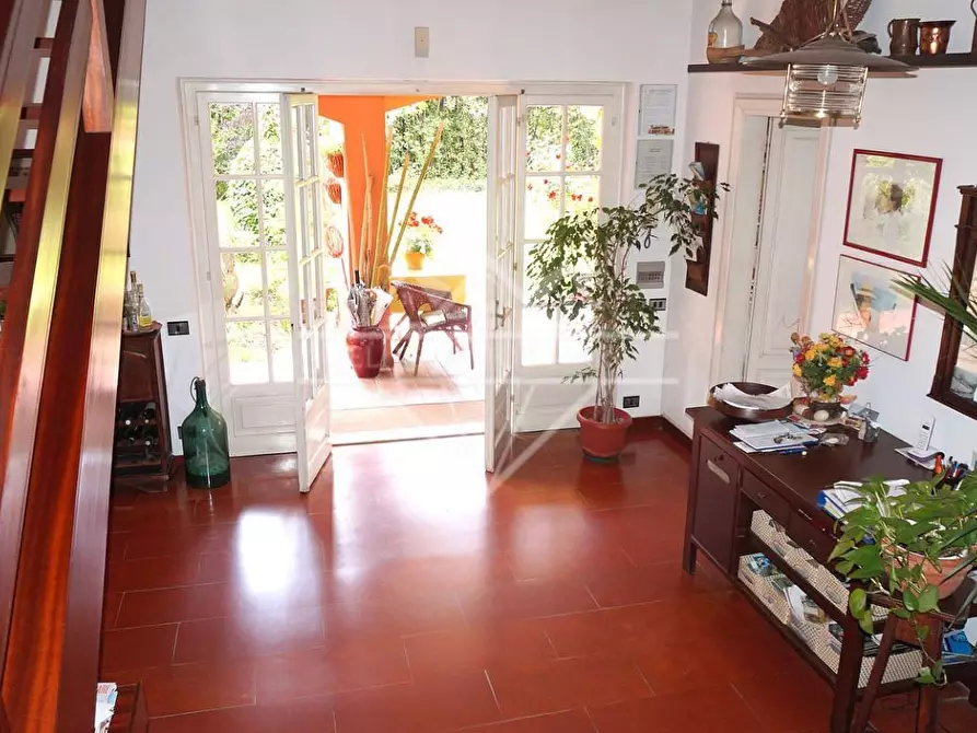 Immagine 11 di Villa in vendita  a Carrara