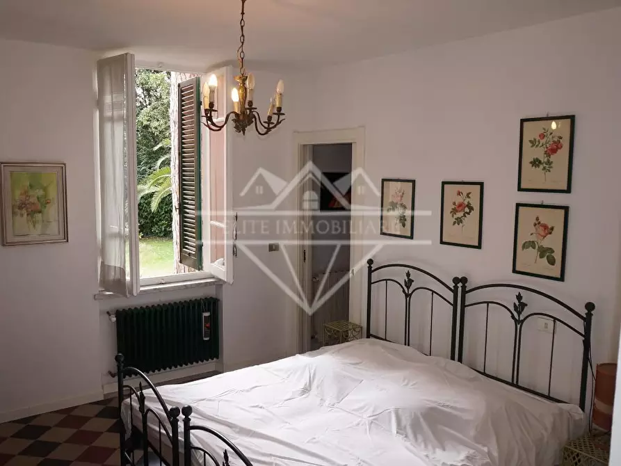 Immagine 17 di Villa in vendita  a Carrara