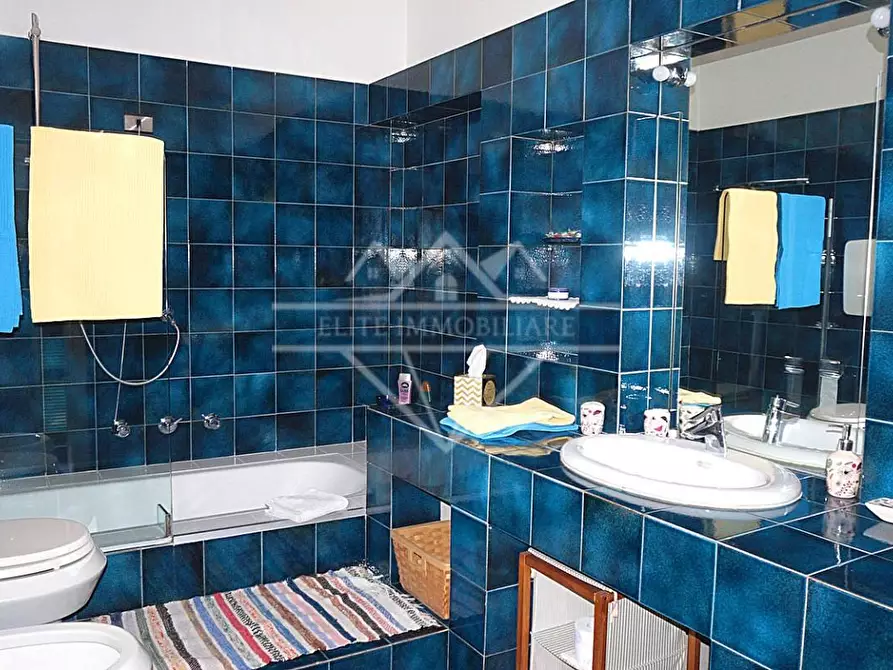 Immagine 24 di Villa in vendita  a Carrara