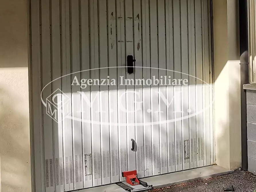 Immagine 1 di Garage in vendita  a Santa Maria A Monte