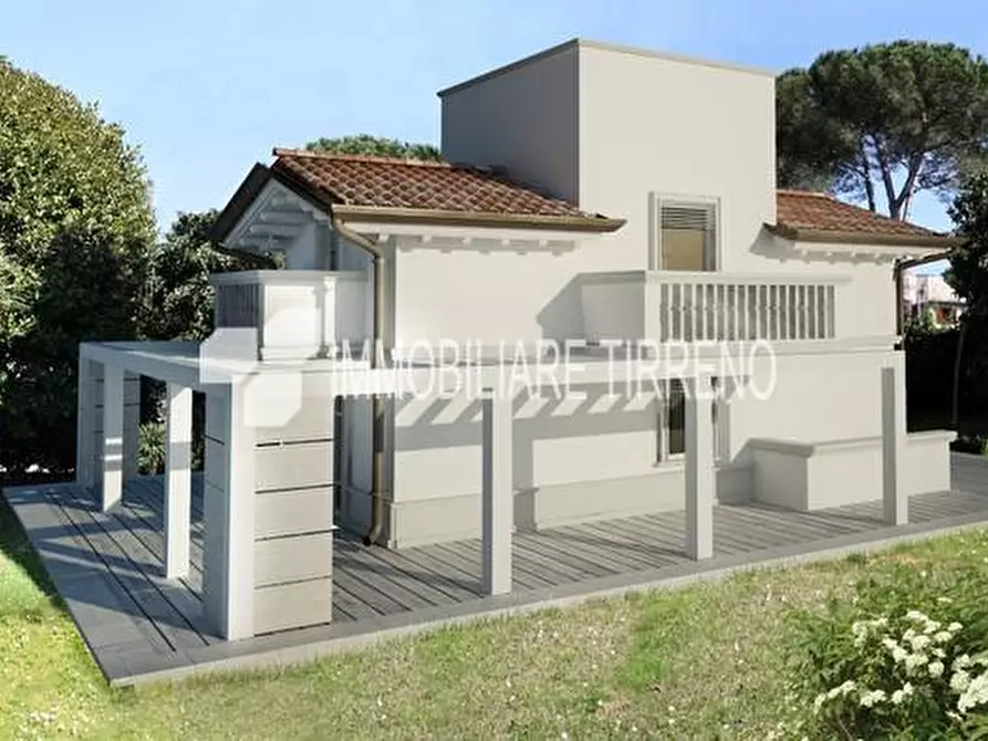 Immagine 2 di Villa in vendita  a Montignoso