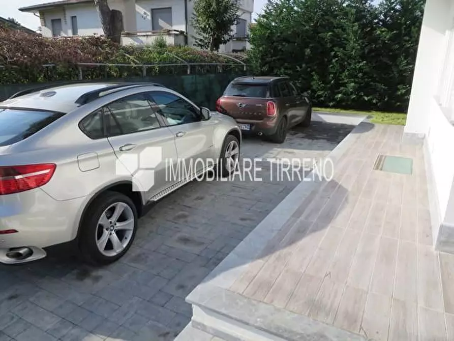 Immagine 4 di Villa in vendita  a Montignoso