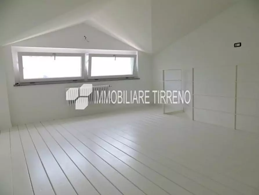 Immagine 8 di Villa in vendita  a Montignoso