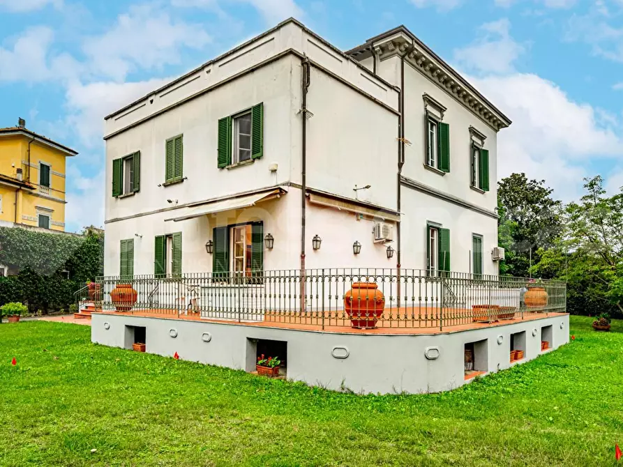 Immagine 7 di Villa in vendita  a Pisa