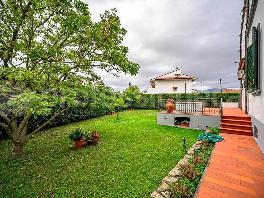 Immagine 4 di Villa in vendita  a Pisa