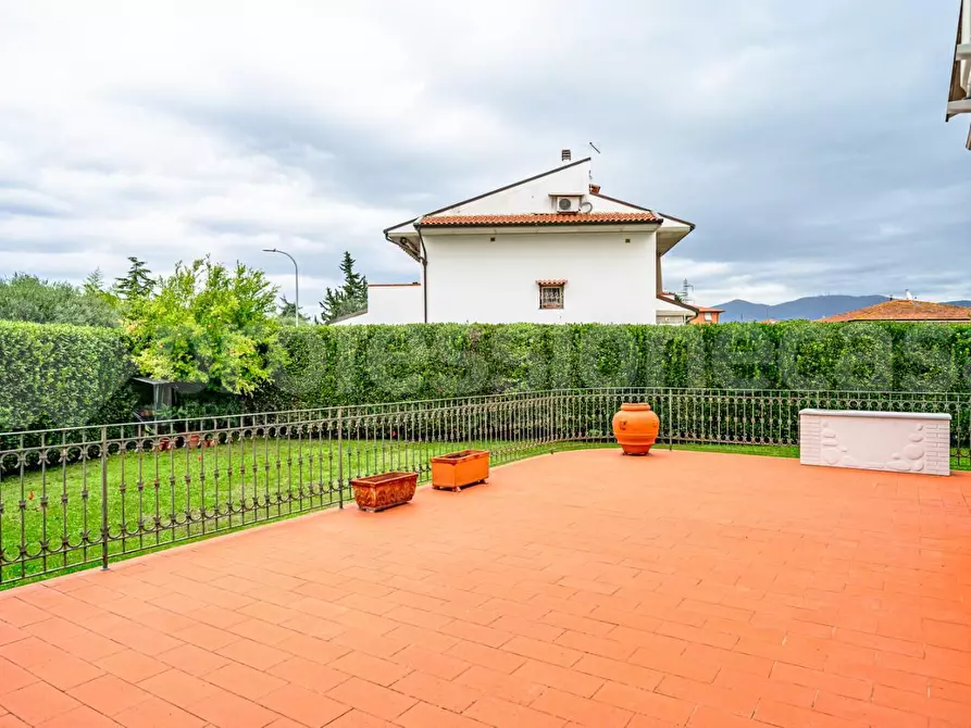 Immagine 5 di Villa in vendita  a Pisa