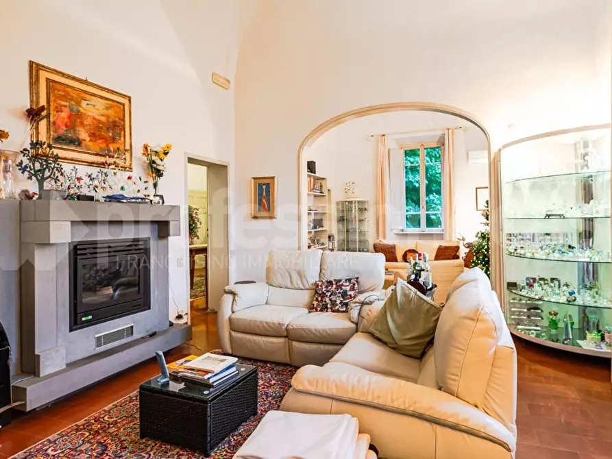 Immagine 12 di Villa in vendita  a Pisa