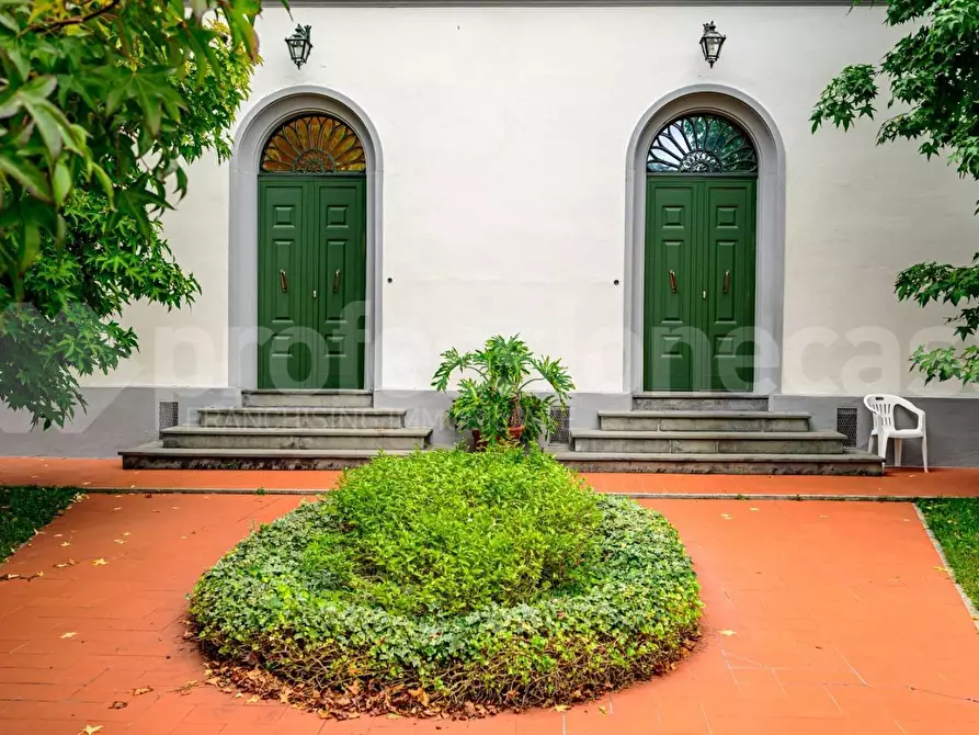 Immagine 2 di Villa in vendita  a Pisa