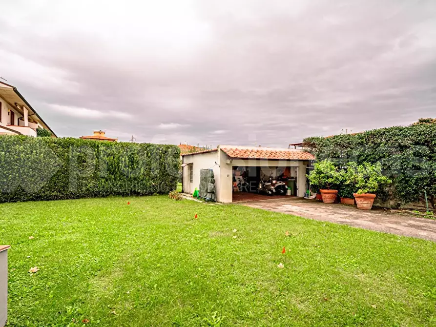 Immagine 6 di Villa in vendita  a Pisa