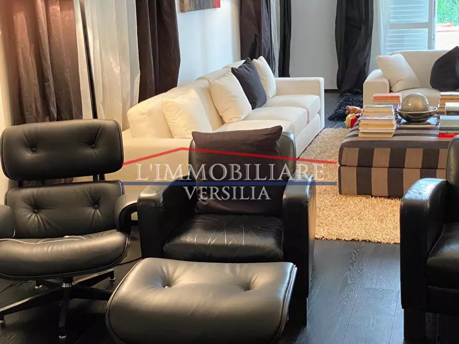 Immagine 9 di Villa in vendita  a Forte Dei Marmi