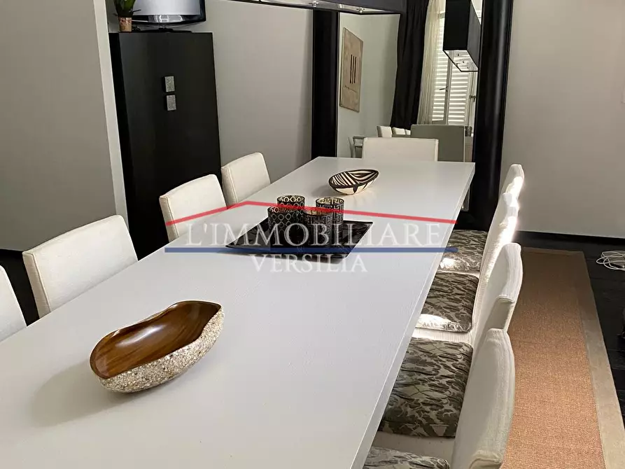 Immagine 17 di Villa in vendita  a Forte Dei Marmi