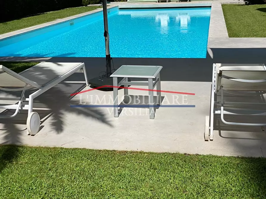 Immagine 25 di Villa in vendita  a Forte Dei Marmi