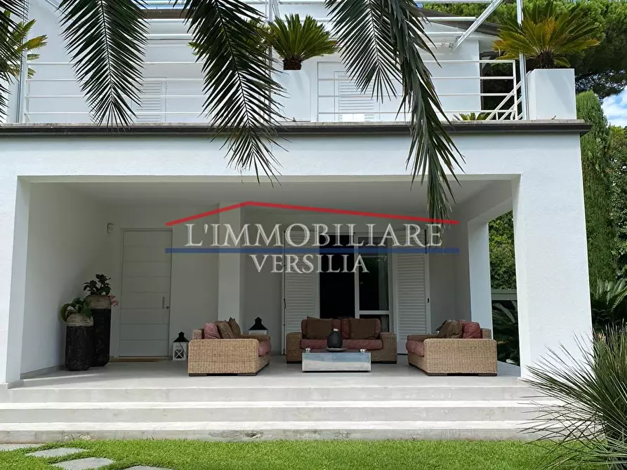 Immagine 23 di Villa in vendita  a Forte Dei Marmi