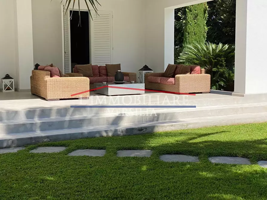 Immagine 6 di Villa in vendita  a Forte Dei Marmi