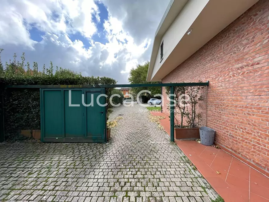 Immagine 39 di Villa in vendita  a Capannori
